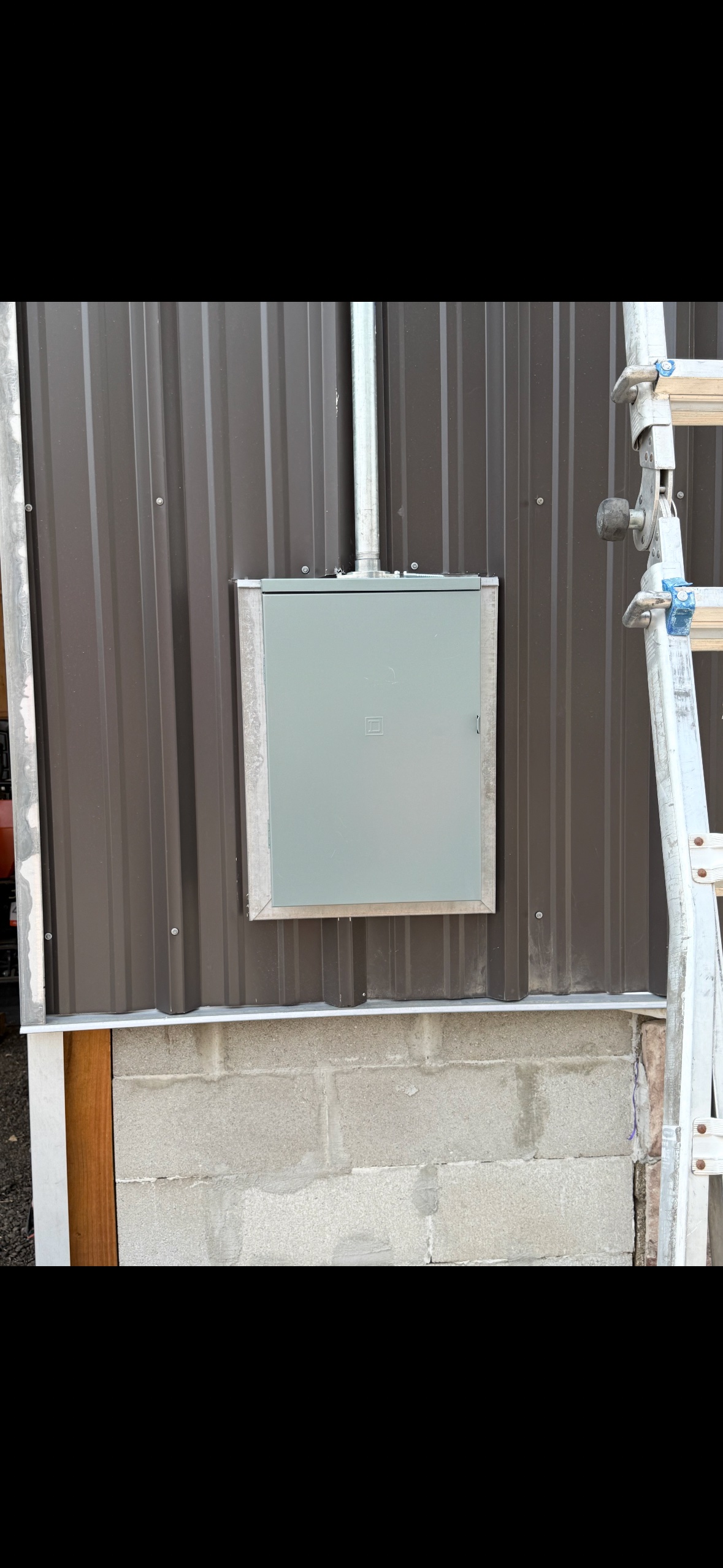 New service mast after replacement