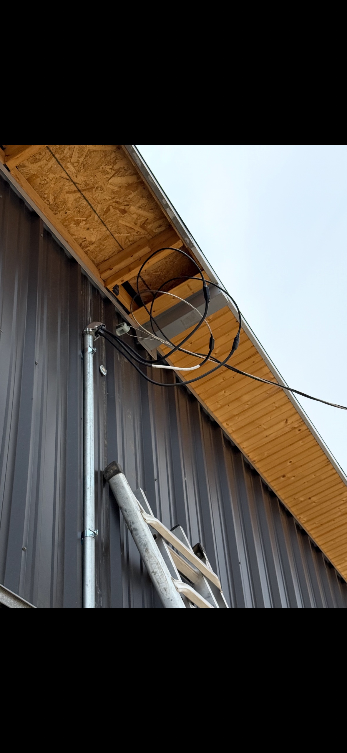 New service mast, alternate angle
