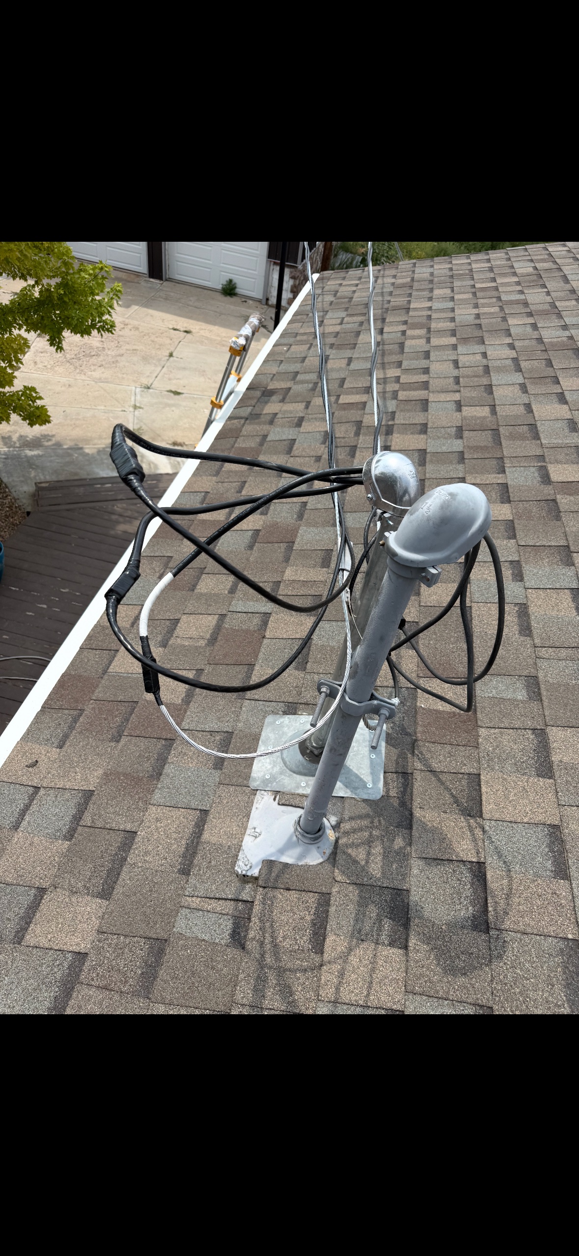 Old service mast before replacement